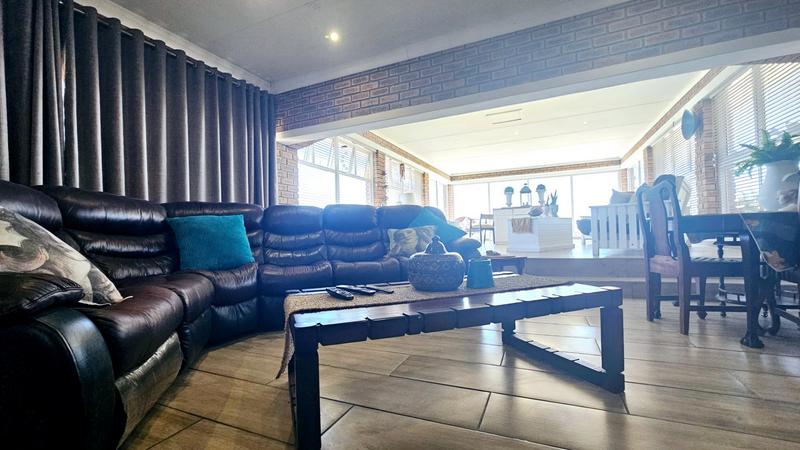 5 Bedroom Property for Sale in Reebok Western Cape